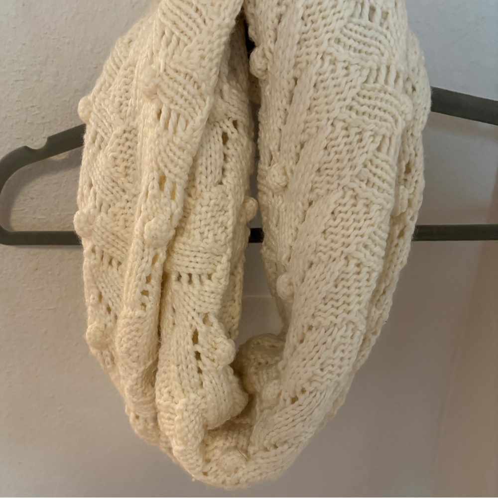 GAP infinity scarf - Picture 2 of 3